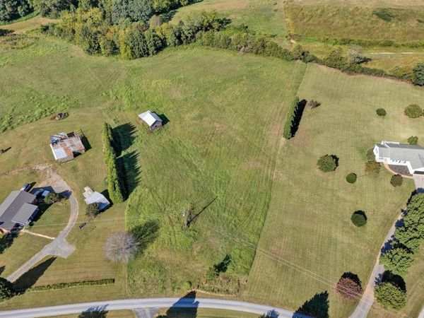 6 Bramlett RD, Moneta, VA 24121