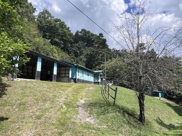 461 Round Ridge Road, Pineville, KY 40977