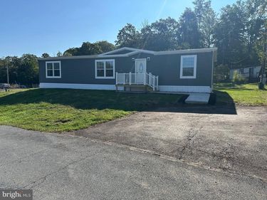 6 EVERGREEN DRIVE, QUAKERTOWN, PA 18951