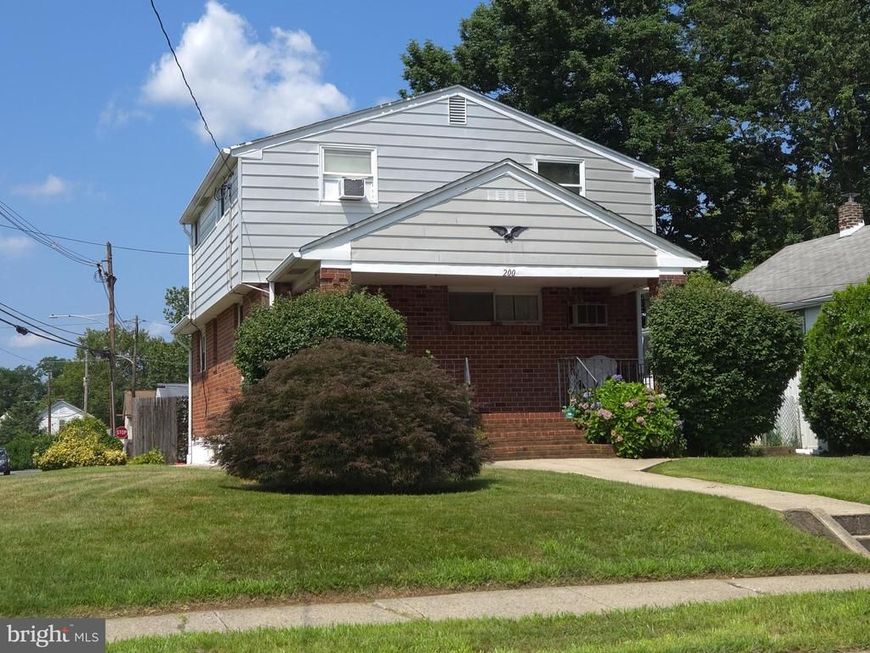 200 E Roland Road, Brookhaven, PA 19015 Main Photo