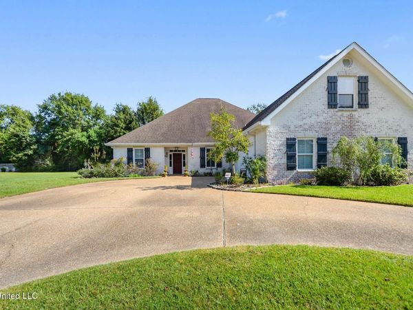 208 Old Bay Lane, Bay Saint Louis, MS 39520