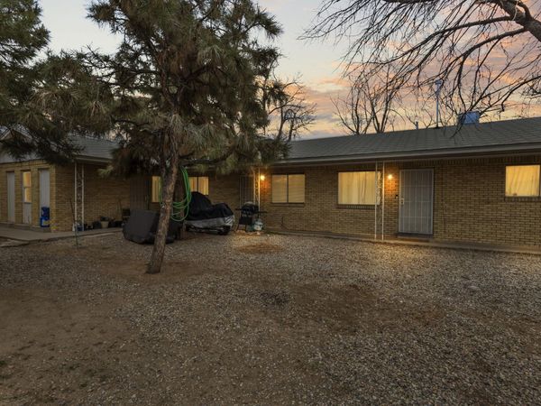 242 Tennessee Street NE, Albuquerque, NM 87108