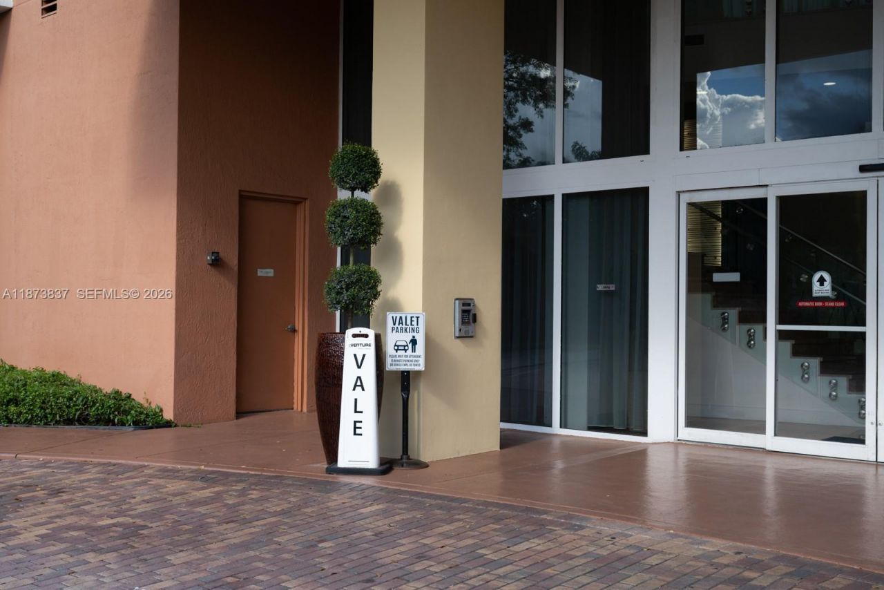 2775 NE 187th St, Unit PH24, Aventura, FL 33180 Photo