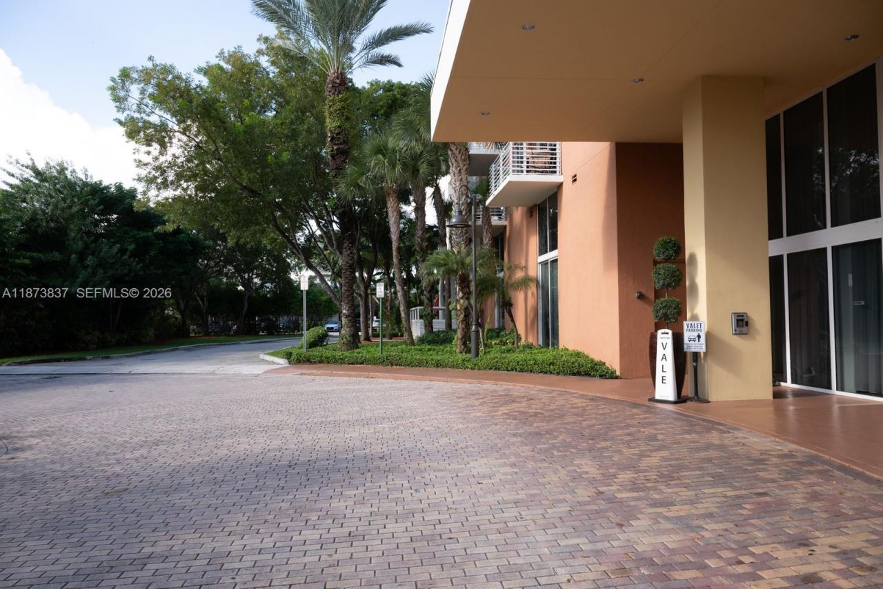 2775 NE 187th St, Unit PH24, Aventura, FL 33180 Photo