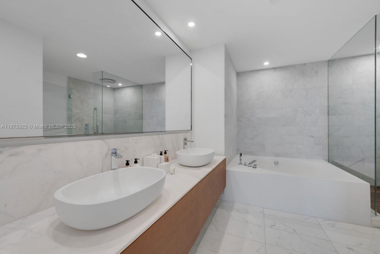 10203 Collins Ave, Unit 204, Bal Harbour, FL 33154 Photo