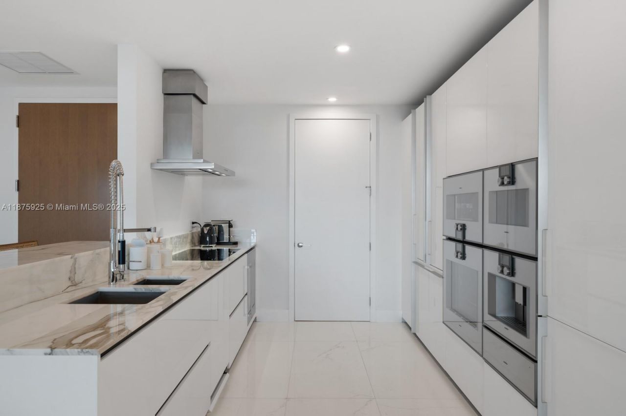 10203 Collins Ave, Unit 204, Bal Harbour, FL 33154 Photo