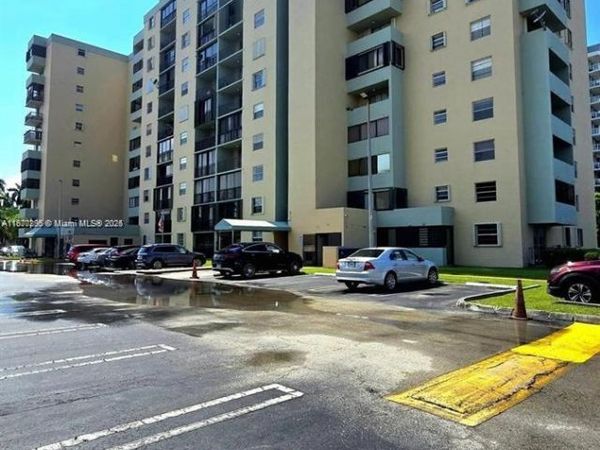 5055 NW 7th St, Unit 413, Miami, FL 33126
