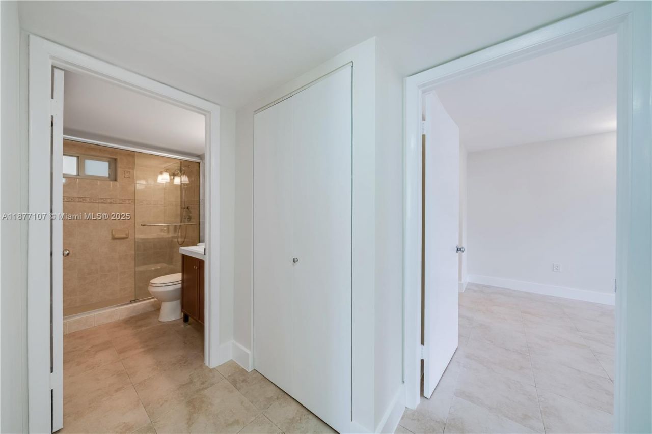 1665 Bay Rd, Unit 521, Miami Beach, FL 33139 Photo