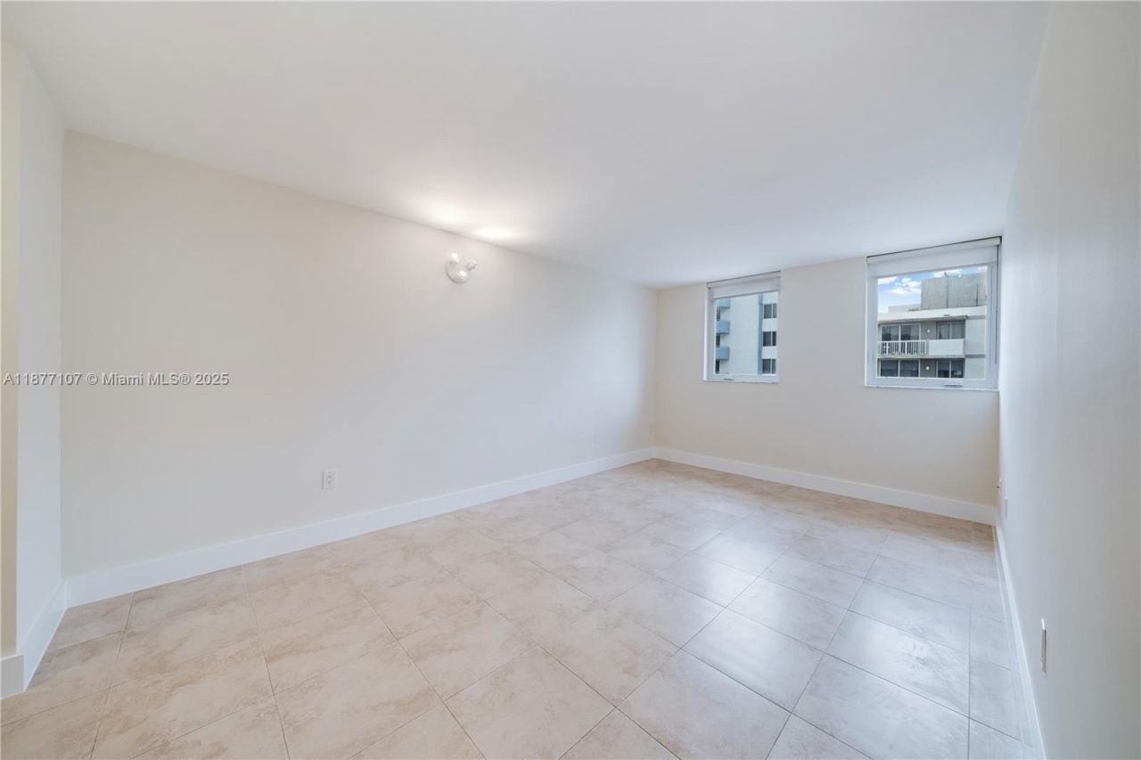 1665 Bay Rd, Unit 521, Miami Beach, FL 33139 Photo