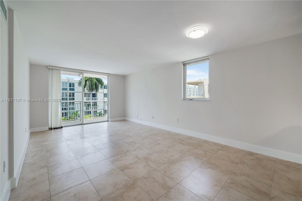 1665 Bay Rd, Unit 521, Miami Beach, FL 33139 Photo