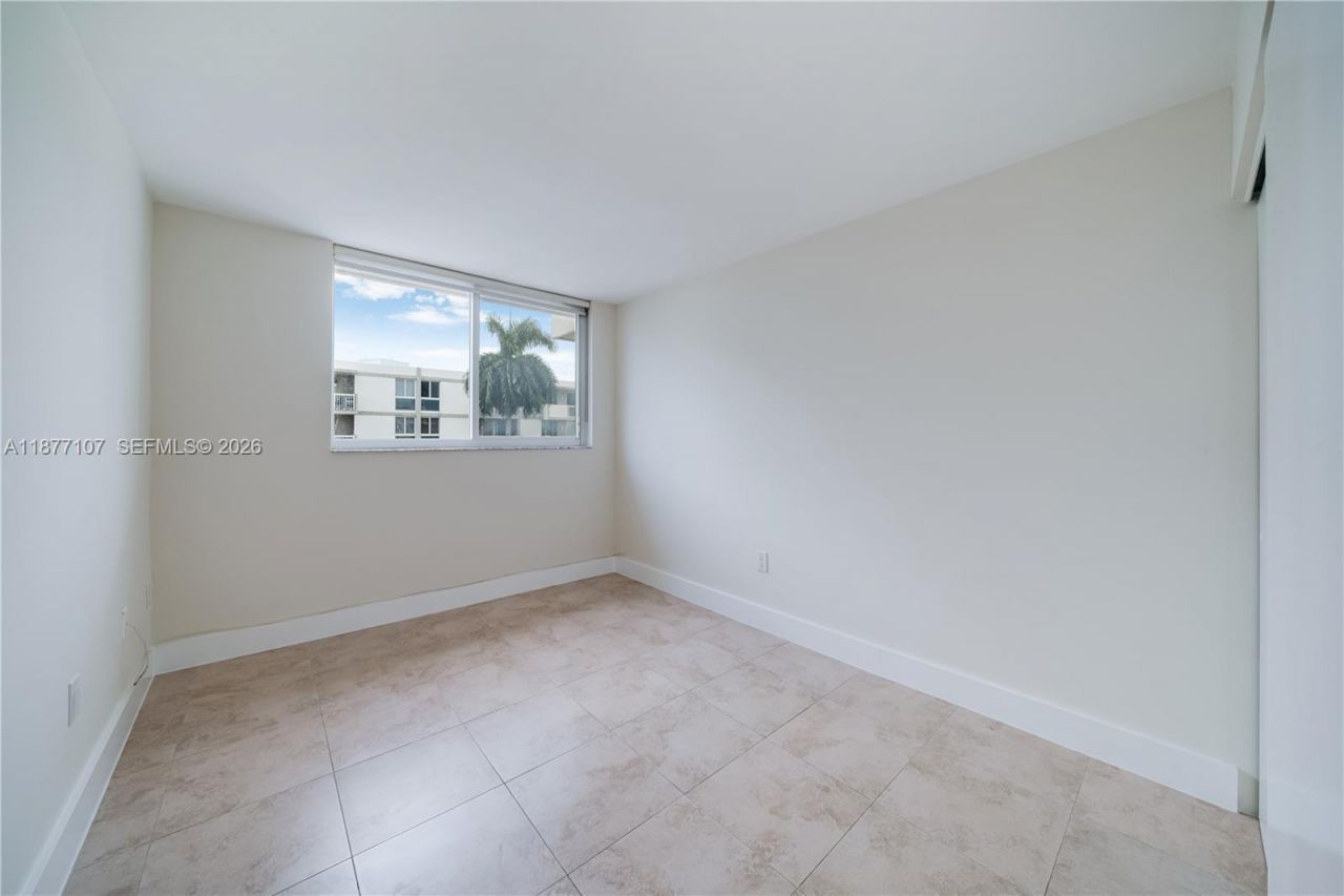1665 Bay Rd, Unit 521, Miami Beach, FL 33139 Photo