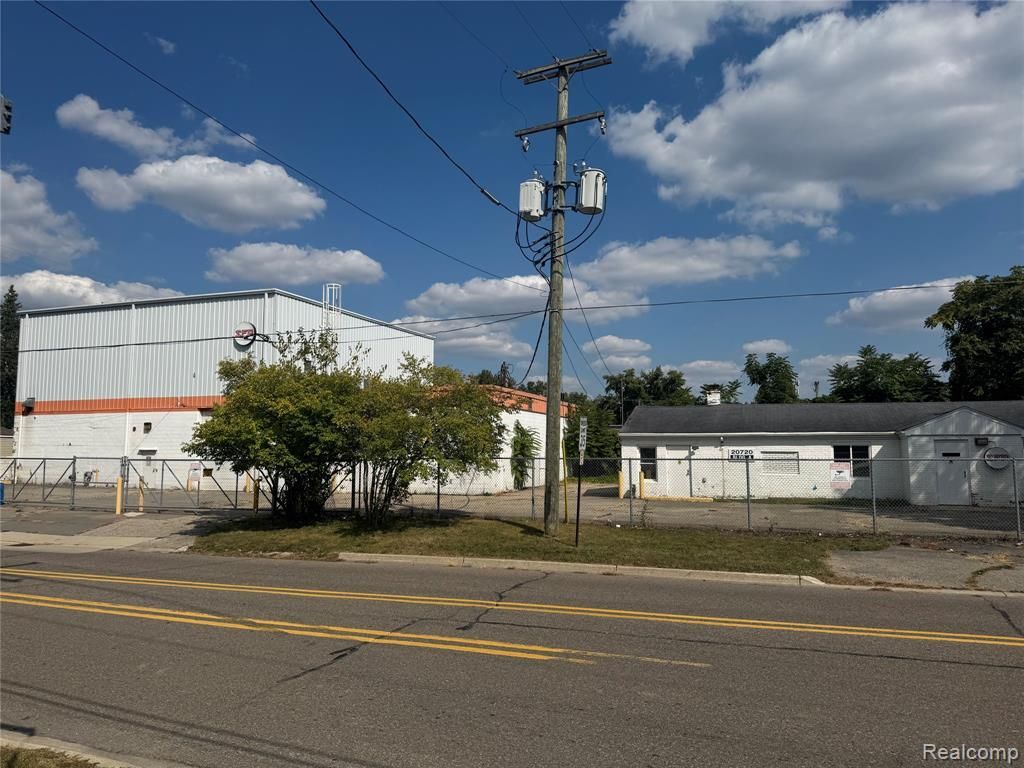 20720 Tuck Road, Farmington, MI 48336 Main Photo