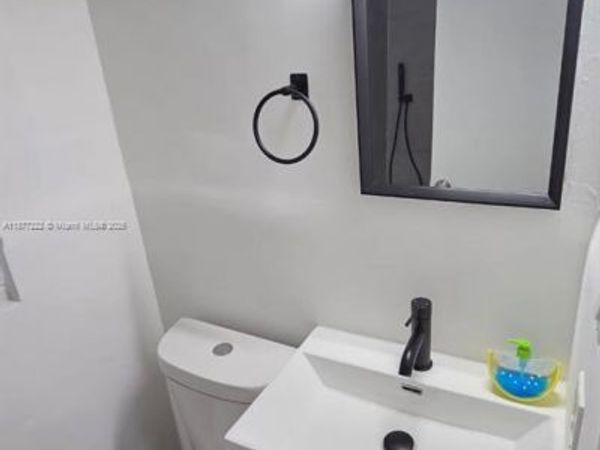 855 NW 3rd Ter, Unit 6, Dania Beach, FL 33004