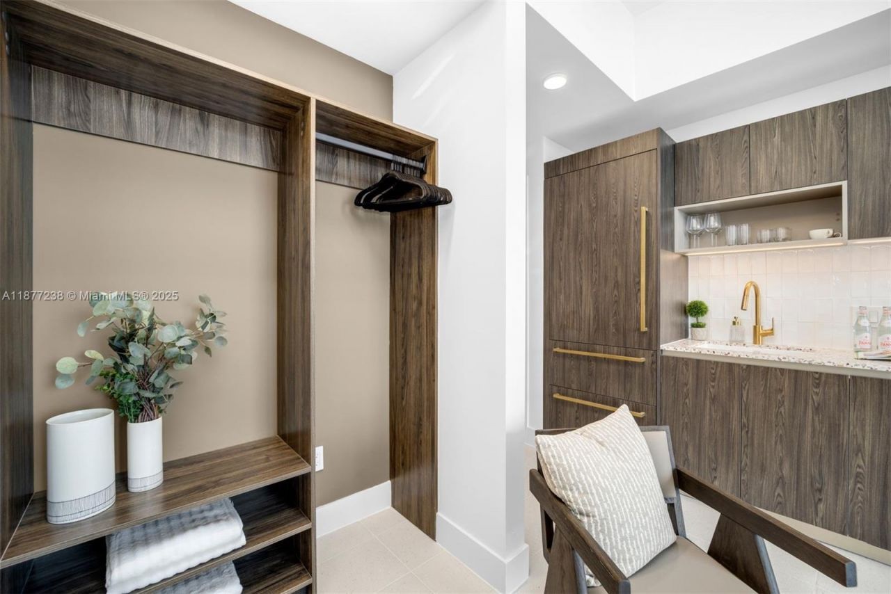 159 NE 6th St, Unit 5112, Miami, FL 33132 Photo