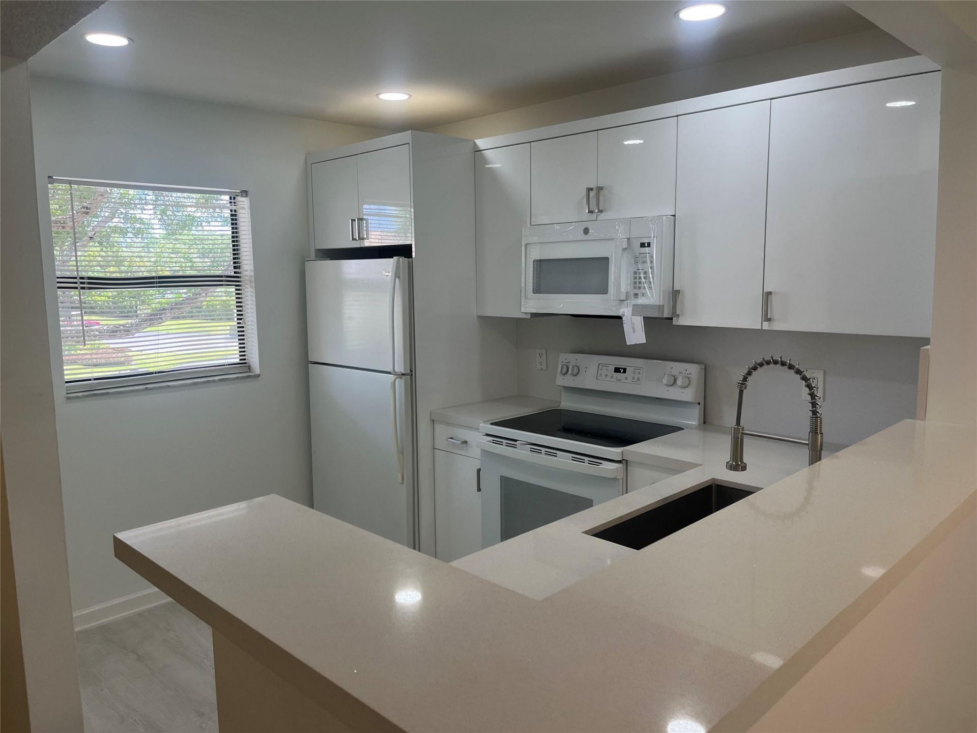 6796 Palmetto Circle, Unit 202, Boca Raton, FL 33433 Photo