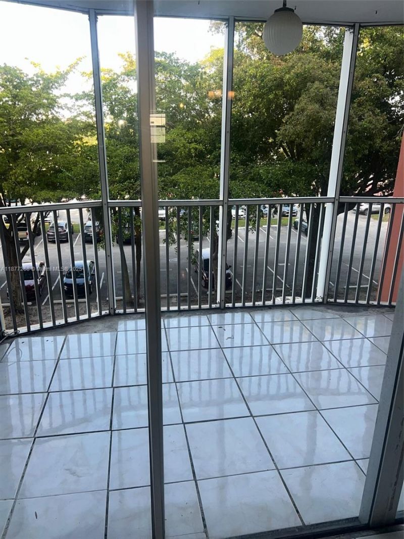 1780 NE 191st St, Unit 410-2, Miami, FL 33179 Photo