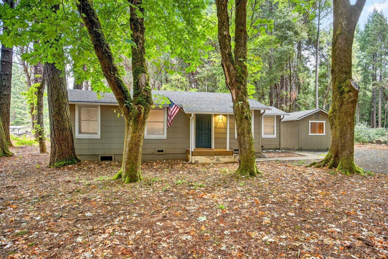 367 Madrona Drive, Cave Junction, OR 97523 Main Photo