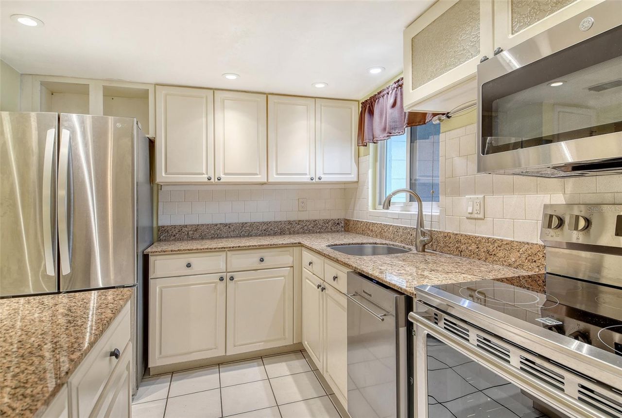 2303 Canal Drive, Unit F7, Bradenton, FL 34207 Photo