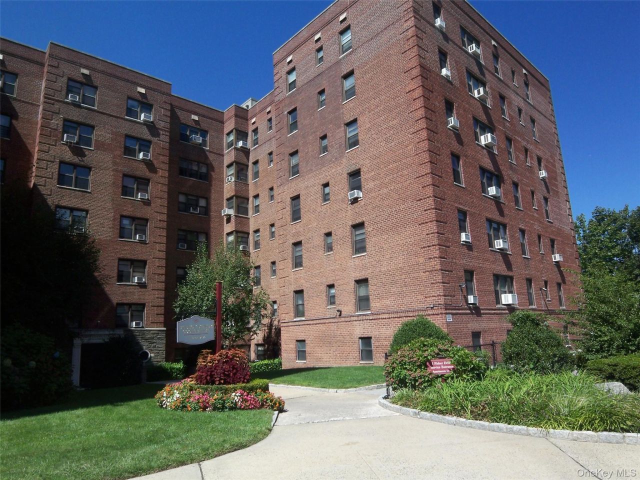 1 Fisher Drive, Unit 520, Mount Vernon, NY 10552 Main Photo