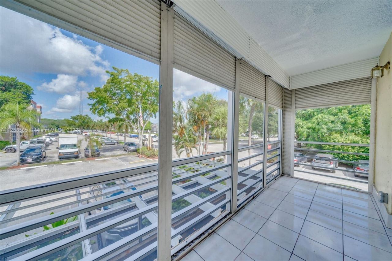 404 NW 68th Avenue, Unit 218, Plantation, FL 33317 Photo