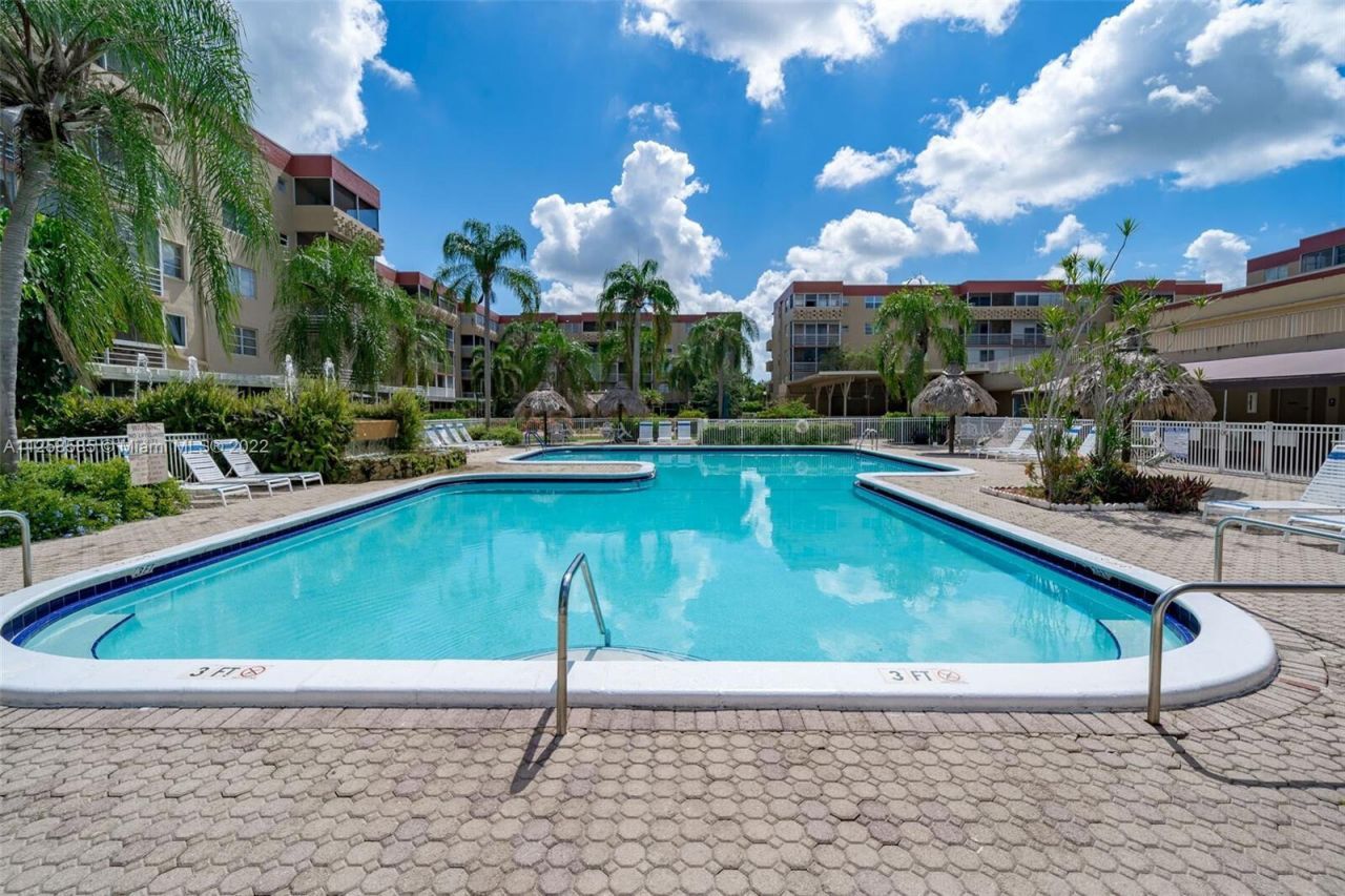 404 NW 68th Avenue, Unit 218, Plantation, FL 33317 Photo