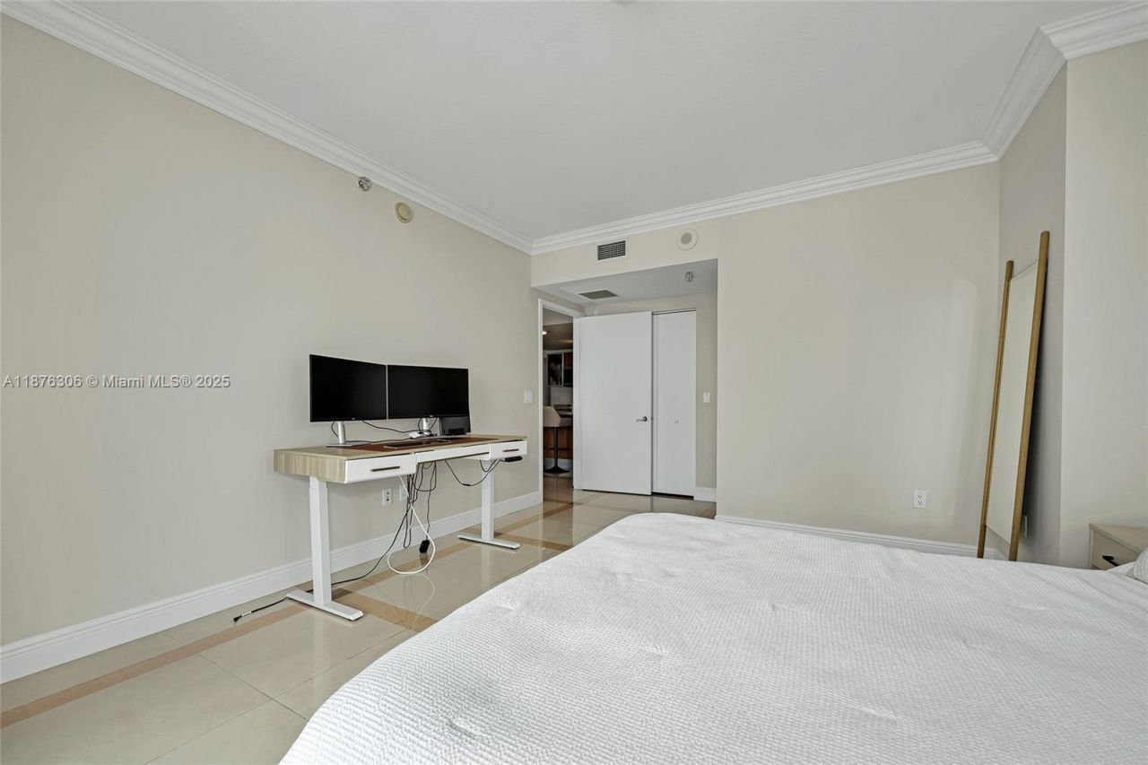 185 SW 7th St, Unit 4201, Miami, FL 33130 Photo