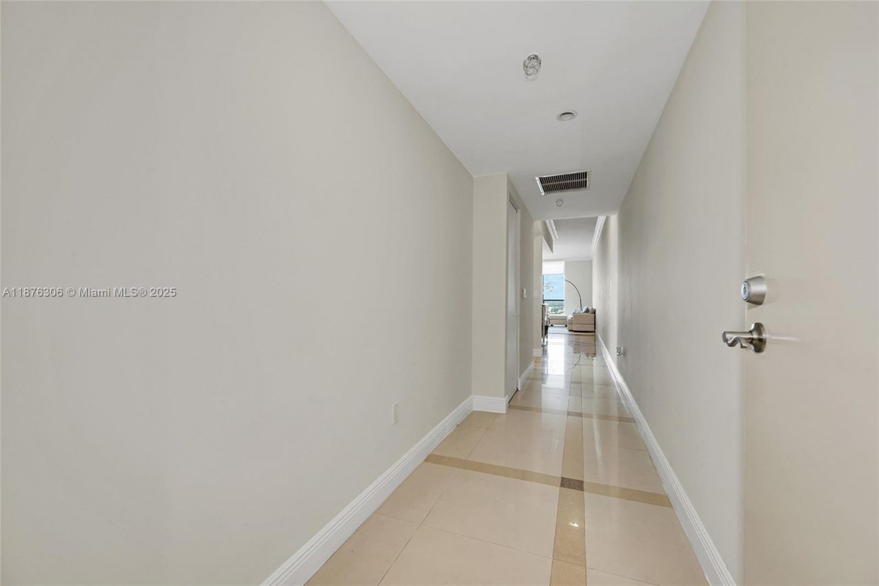 185 SW 7th St, Unit 4201, Miami, FL 33130 Photo