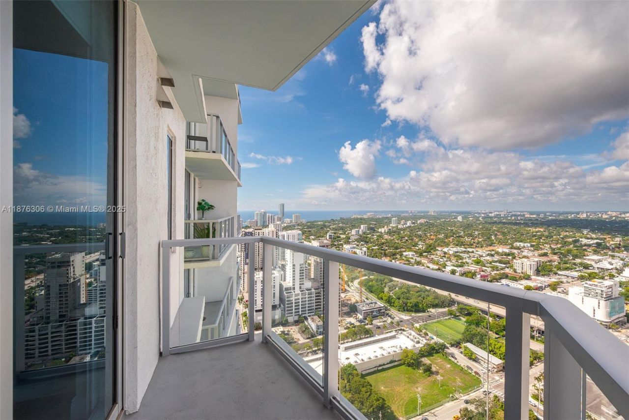 185 SW 7th St, Unit 4201, Miami, FL 33130 Photo
