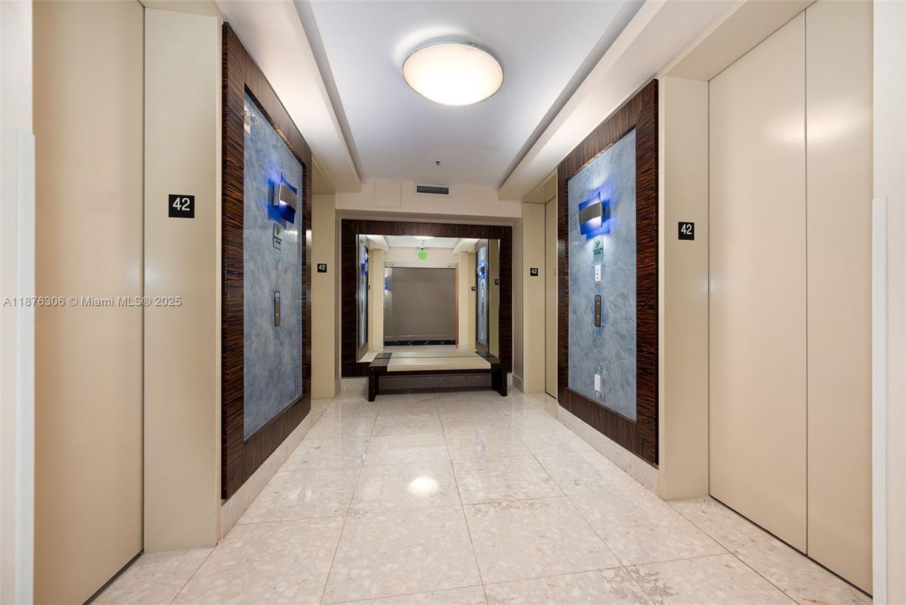 185 SW 7th St, Unit 4201, Miami, FL 33130 Photo