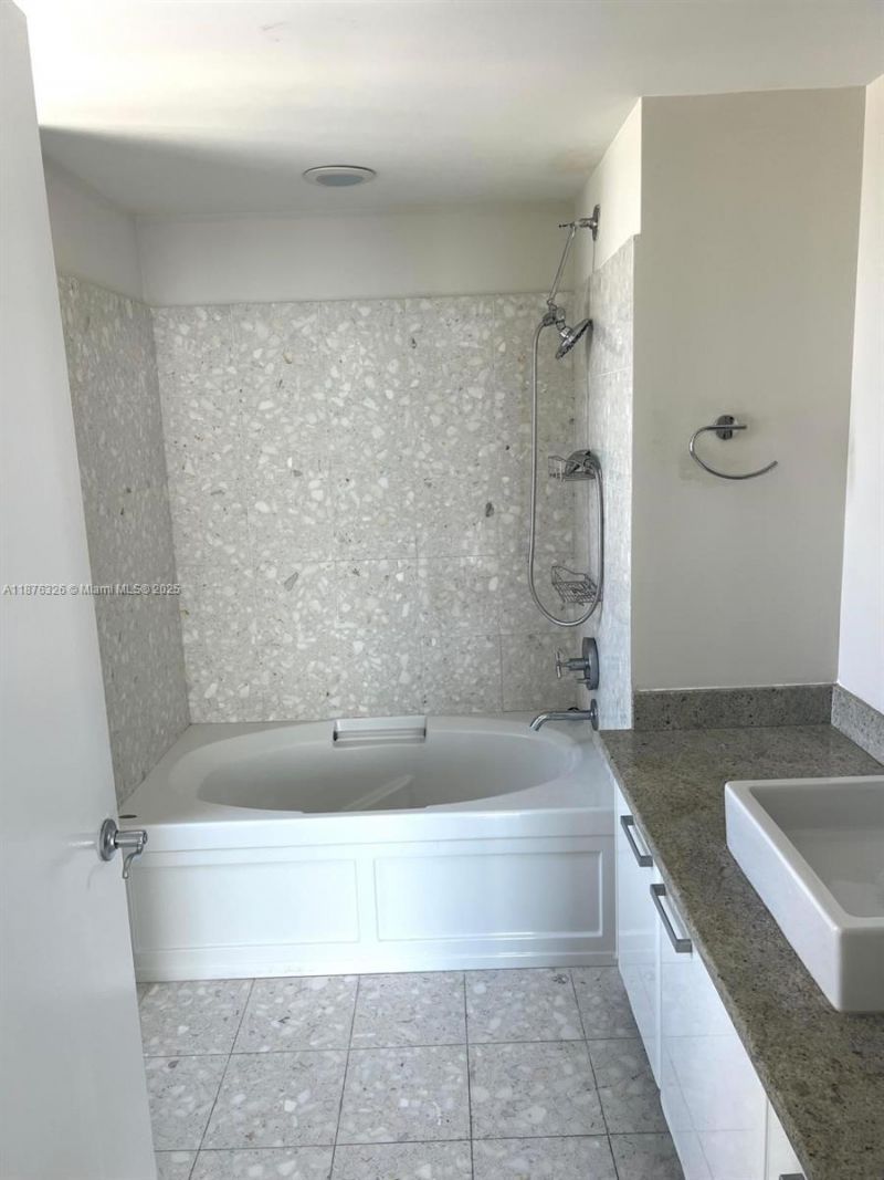 185 SW 7th St, Unit 3502, Miami, FL 33130 Photo