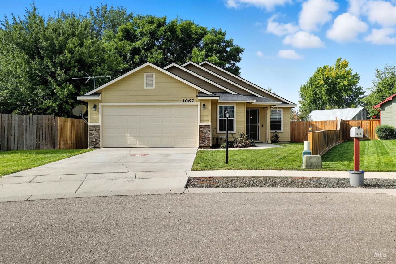 1067 W Butterfield Ave, Weiser, ID 83672 Main Photo