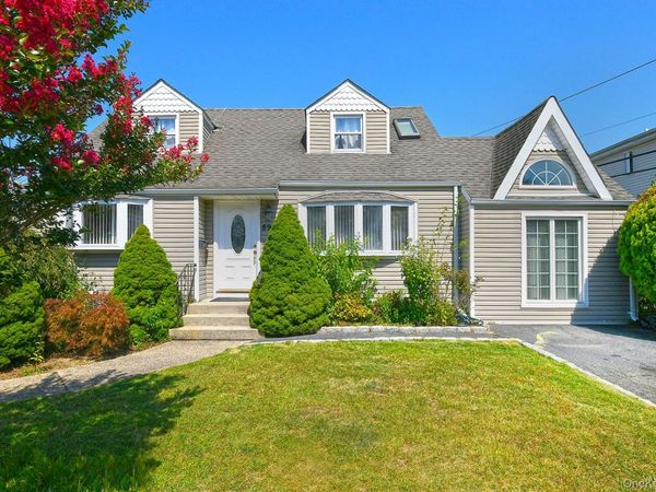 899 Brent Drive, Wantagh, NY 11793