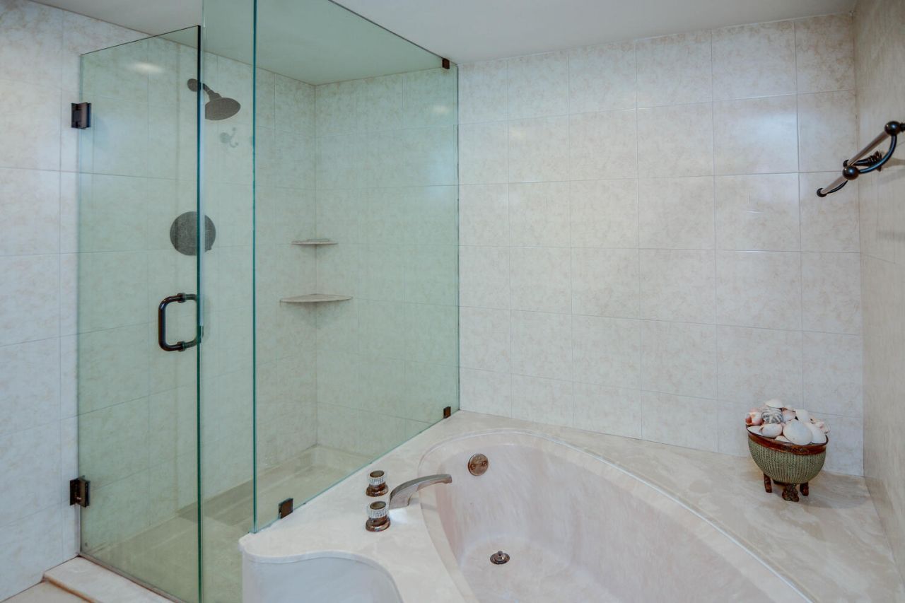 4200 N Ocean Drive, Unit 2-605, Singer Island, FL 33404 Photo