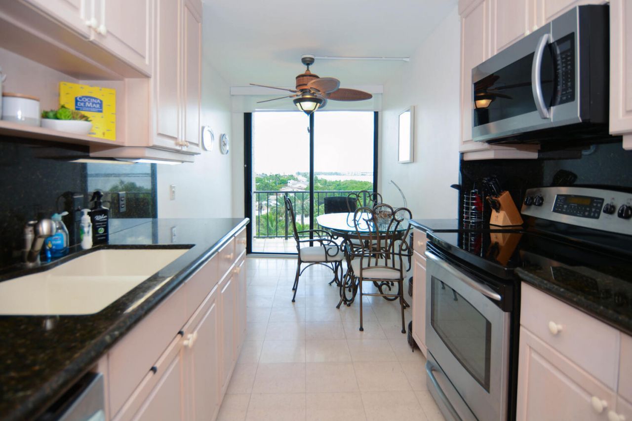 4200 N Ocean Drive, Unit 2-605, Singer Island, FL 33404 Photo