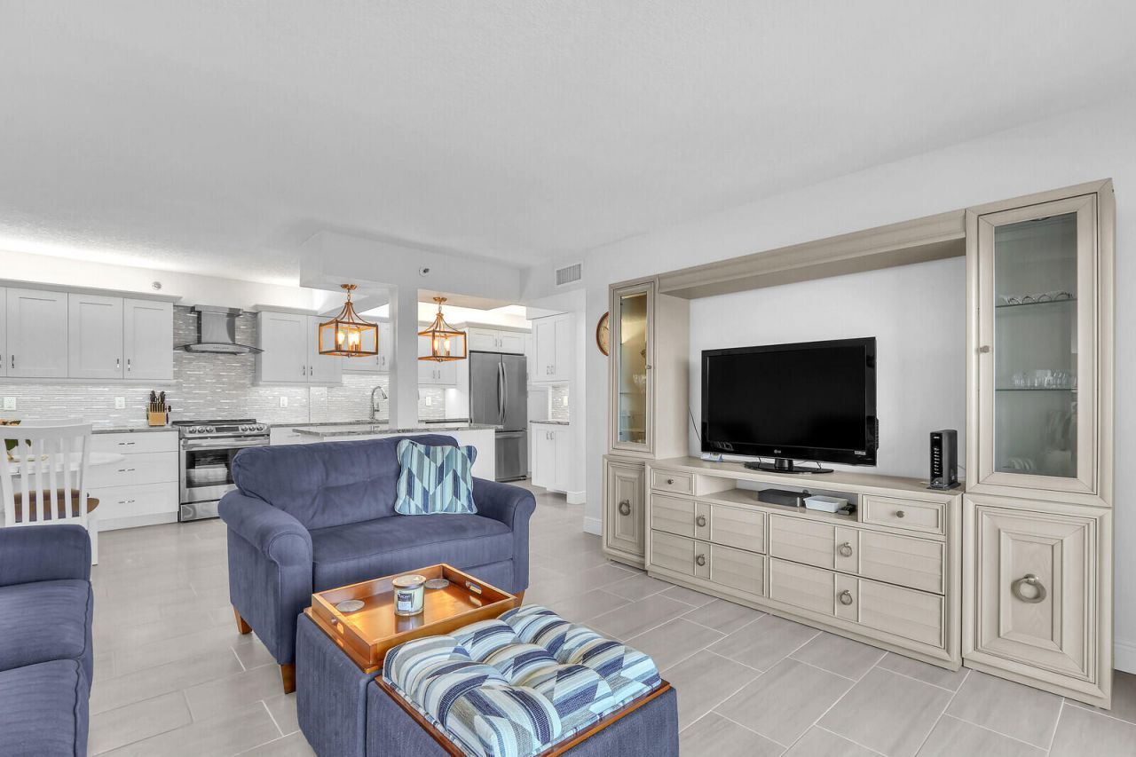4444 NE Ocean Boulevard, Unit E2, Jensen Beach, FL 34957 Photo