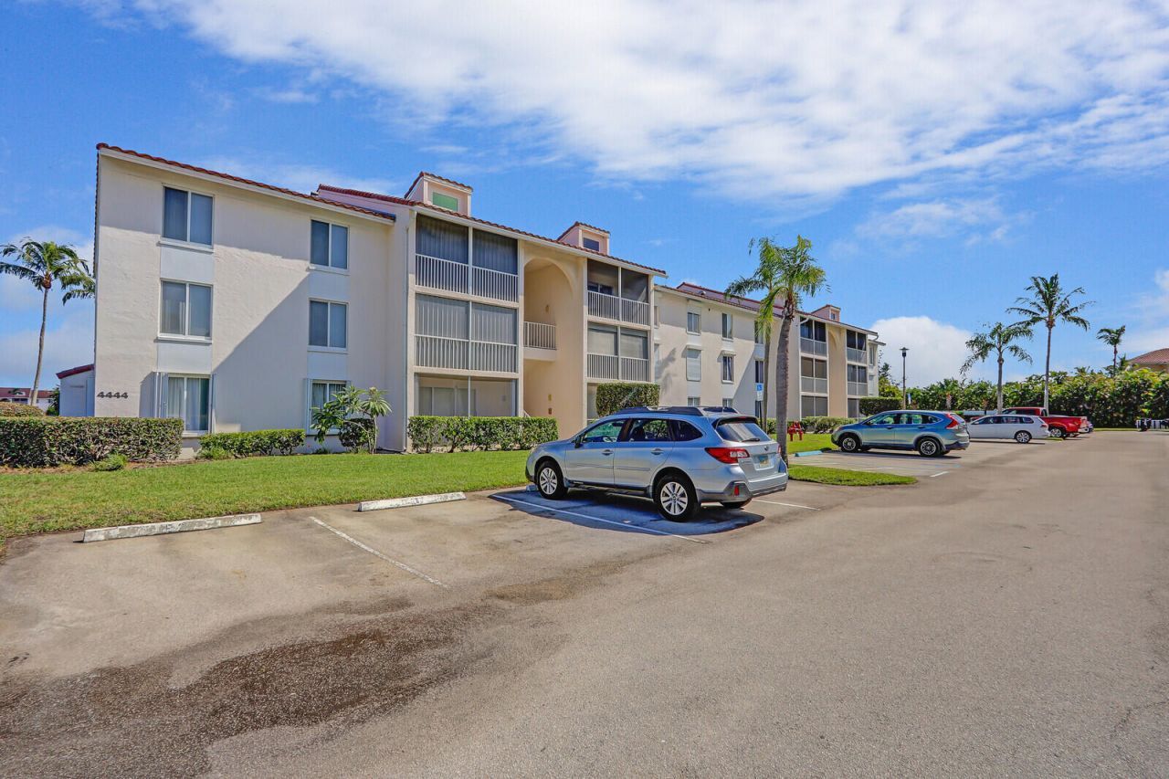 4444 NE Ocean Boulevard, Unit E2, Jensen Beach, FL 34957 Photo