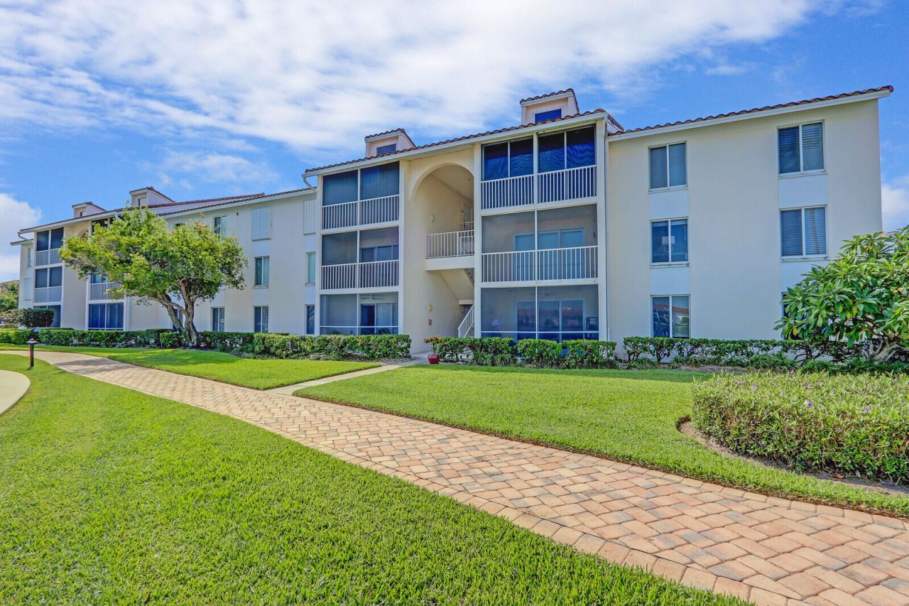4444 NE Ocean Boulevard, Unit E2, Jensen Beach, FL 34957 Photo