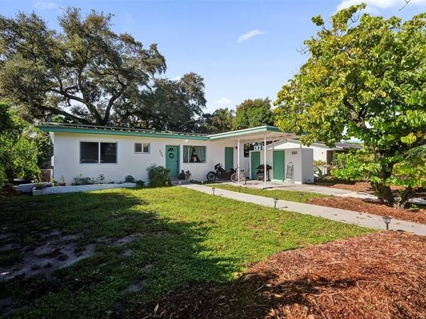 220 NE 165th St, Miami, FL 33162