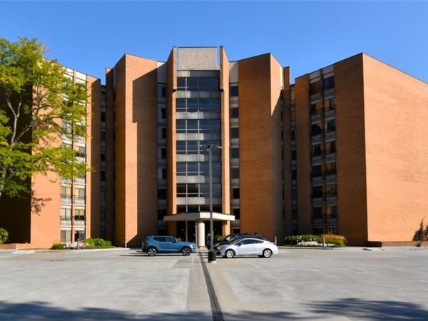 22500 Lake Road, Unit 202, Rocky River, OH 44116