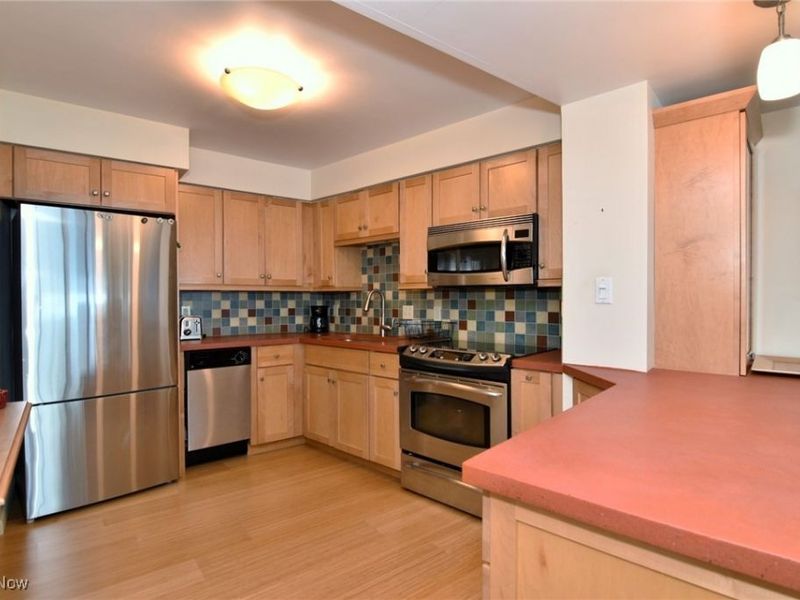 22500 Lake Road, Unit 202, Rocky River, OH 44116 Photo 16