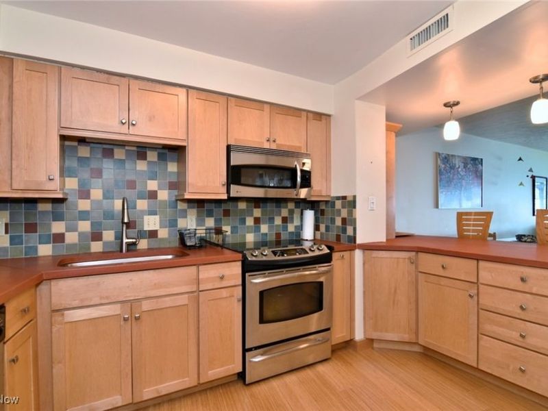 22500 Lake Road, Unit 202, Rocky River, OH 44116 Photo 17