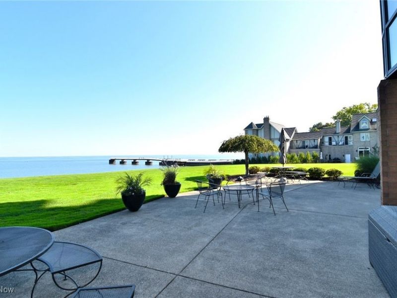 22500 Lake Road, Unit 202, Rocky River, OH 44116 Photo 3