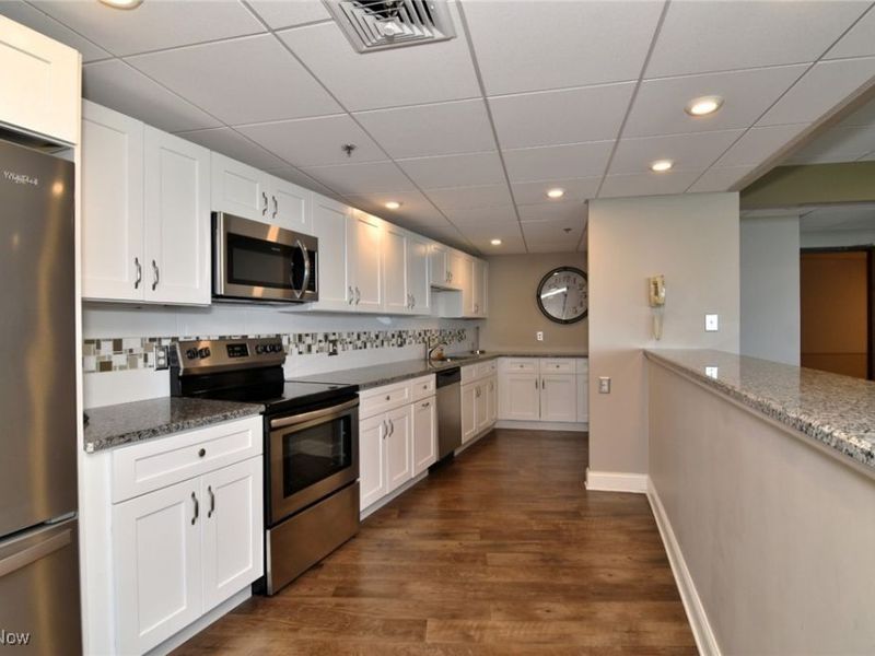 22500 Lake Road, Unit 202, Rocky River, OH 44116 Photo 33