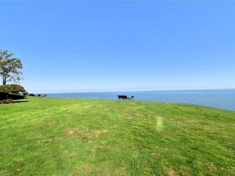 22500 Lake Road, Unit 202, Rocky River, OH 44116 Photo 4