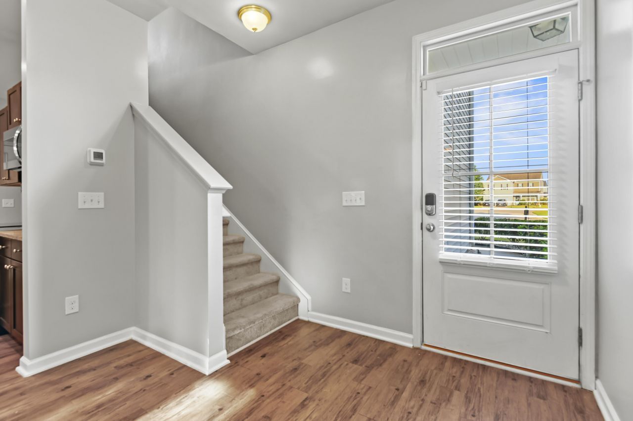 145 Stoney Creek Way Photo 4