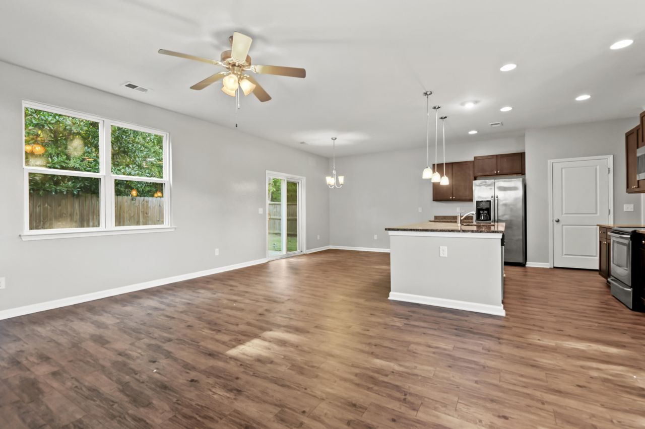 145 Stoney Creek Way Photo 5