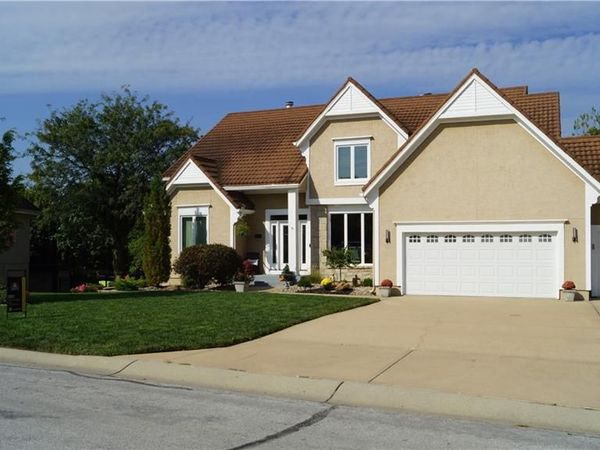 6122 NE Upperwood Road, Lee's Summit, MO 64064