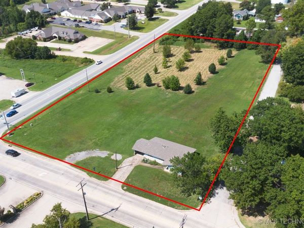 1800 W Blue Starr Drive , Claremore, OK 74017