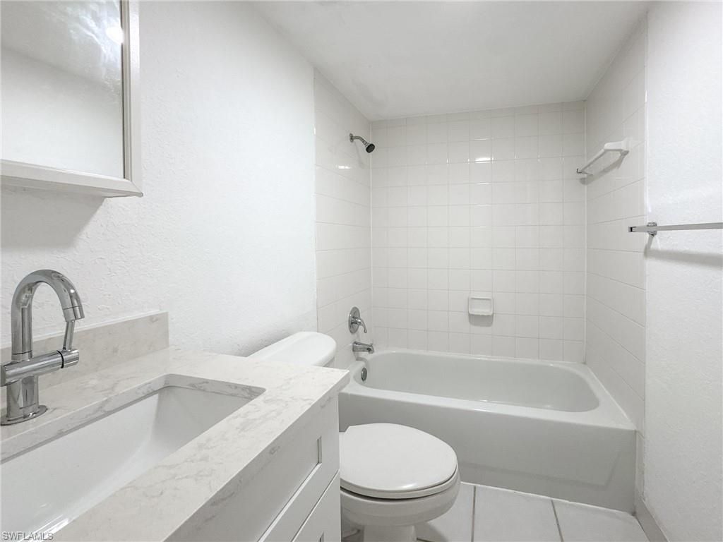 4631 Bayshore Dr, Unit L2, Naples, FL 34112 Photo