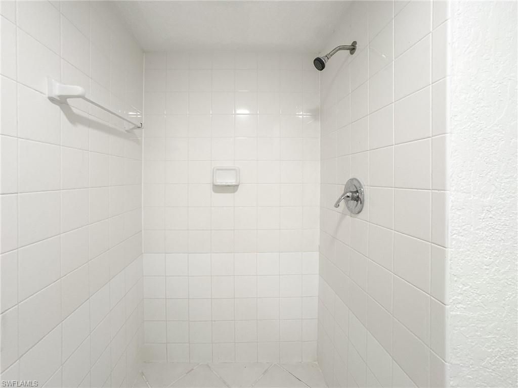 4631 Bayshore Dr, Unit L2, Naples, FL 34112 Photo